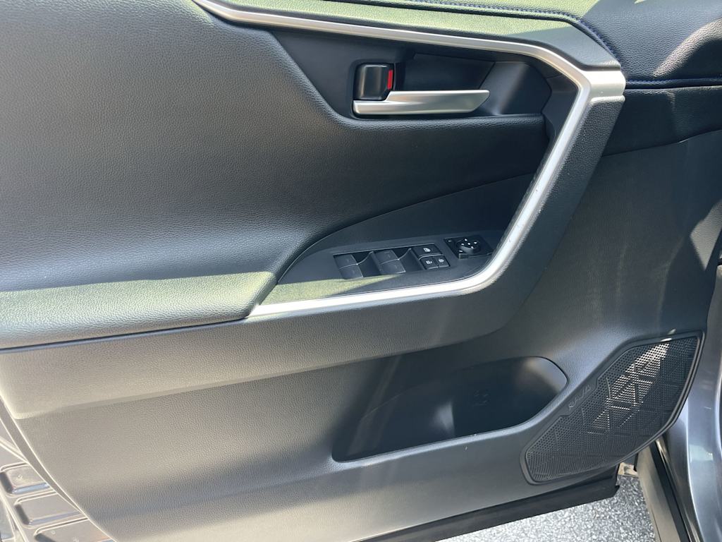 Thumbnail: 2025 Toyota RAV4 - 16