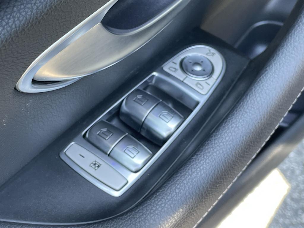 Thumbnail: 2020 Mercedes-Benz E-Class - 19