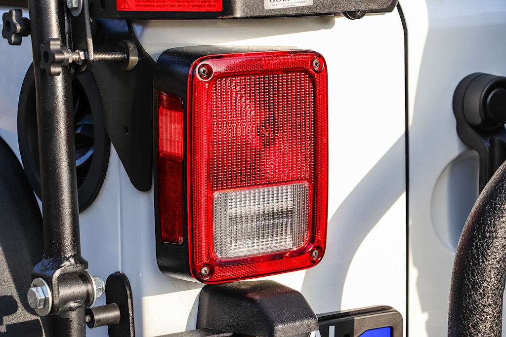 Thumbnail: 2015 Jeep Wrangler - 14