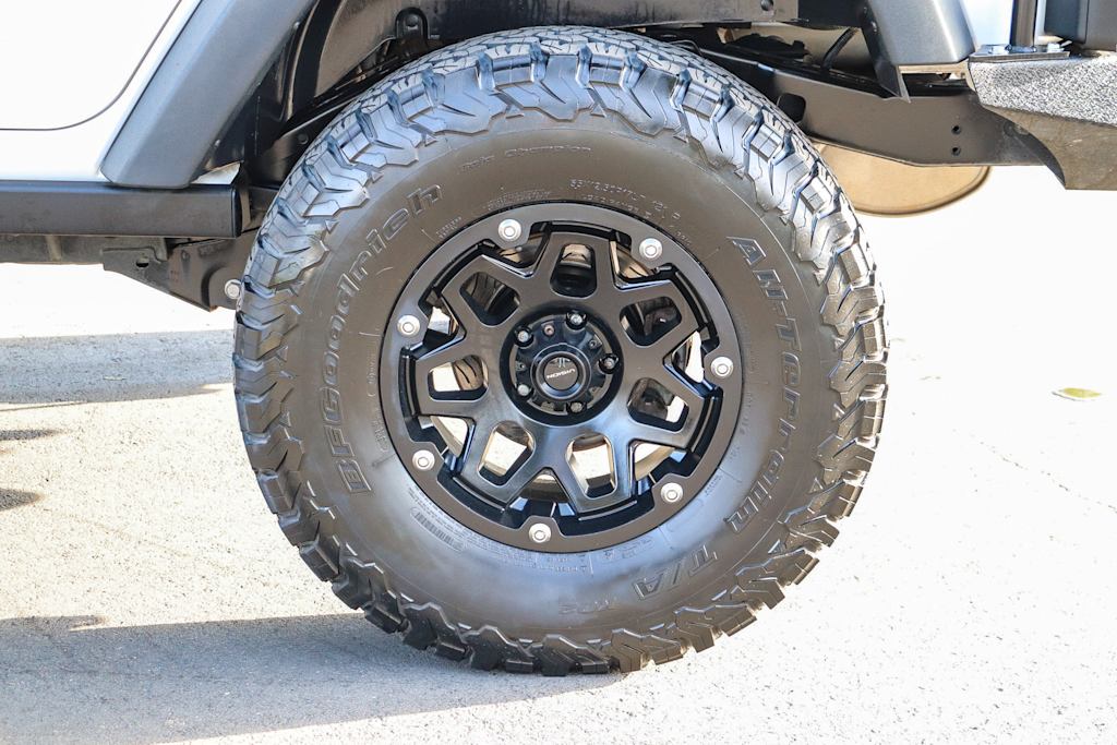 Thumbnail: 2015 Jeep Wrangler - 19