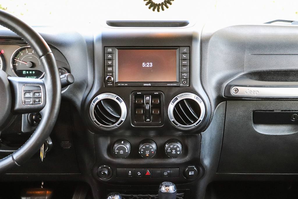 Thumbnail: 2015 Jeep Wrangler - 11