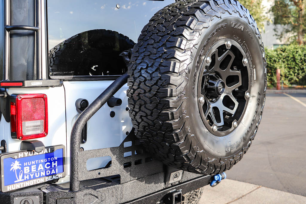 Thumbnail: 2015 Jeep Wrangler - 18