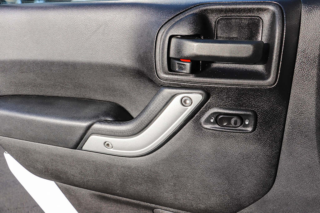 Thumbnail: 2015 Jeep Wrangler - 22