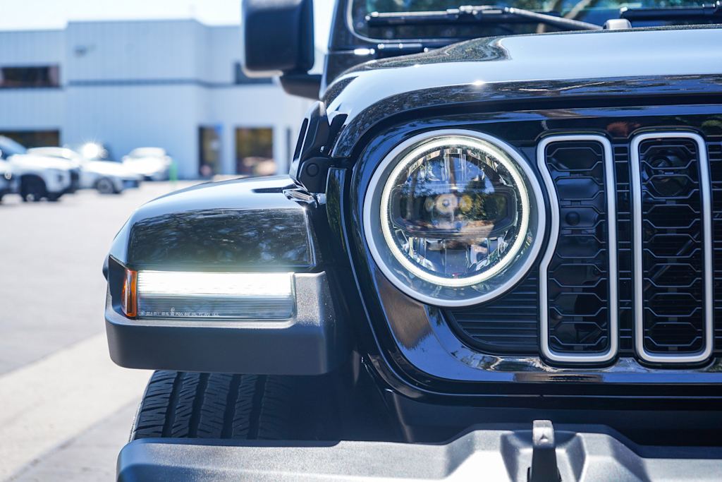 Thumbnail: 2025 Jeep Wrangler - 21