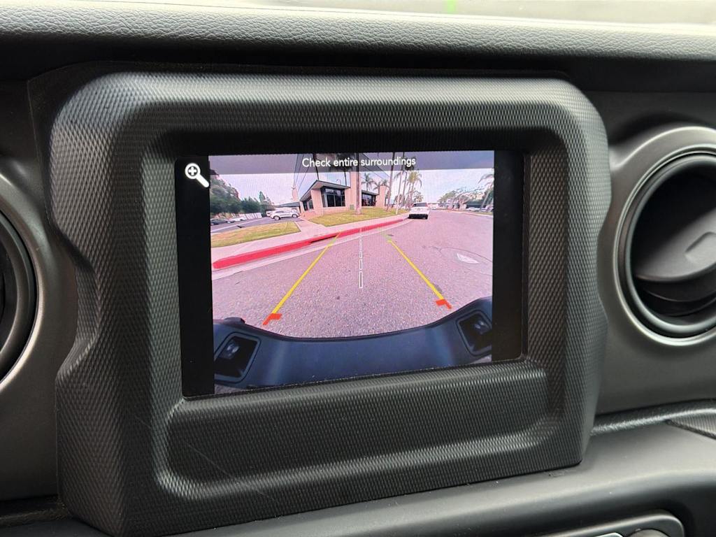 Thumbnail: 2022 Jeep Gladiator - 25