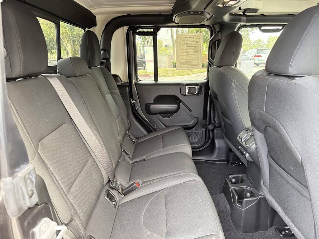 Thumbnail: 2022 Jeep Gladiator - 32