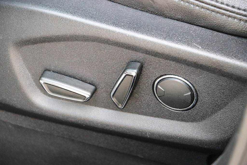 Thumbnail: 2016 Ford Explorer - 26