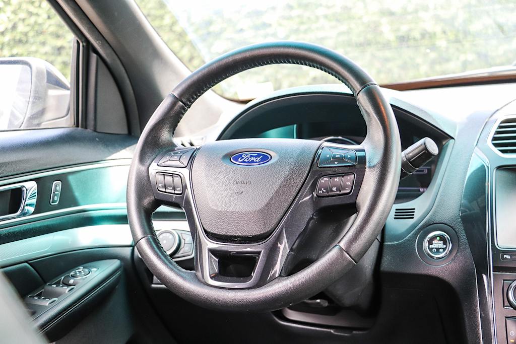 Thumbnail: 2016 Ford Explorer - 8