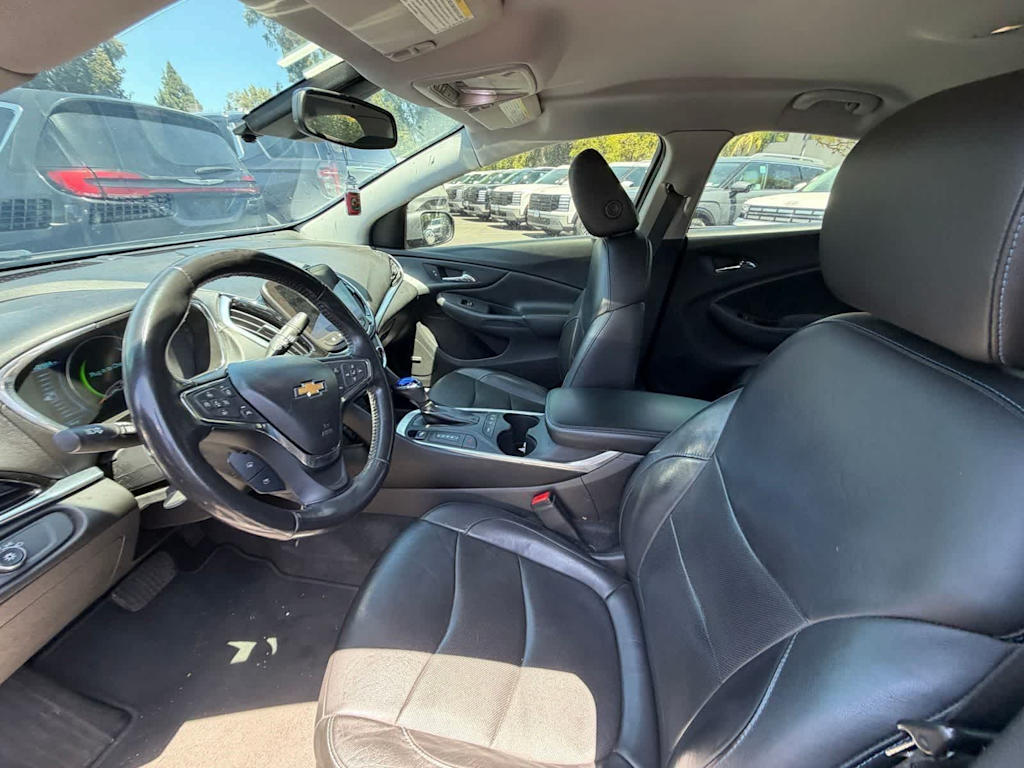 Thumbnail: 2018 Chevrolet Volt - 3