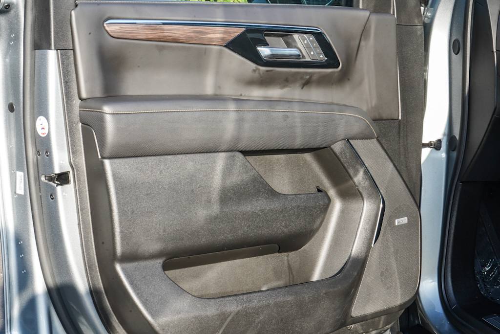 Thumbnail: 2025 Chevrolet Suburban - 20