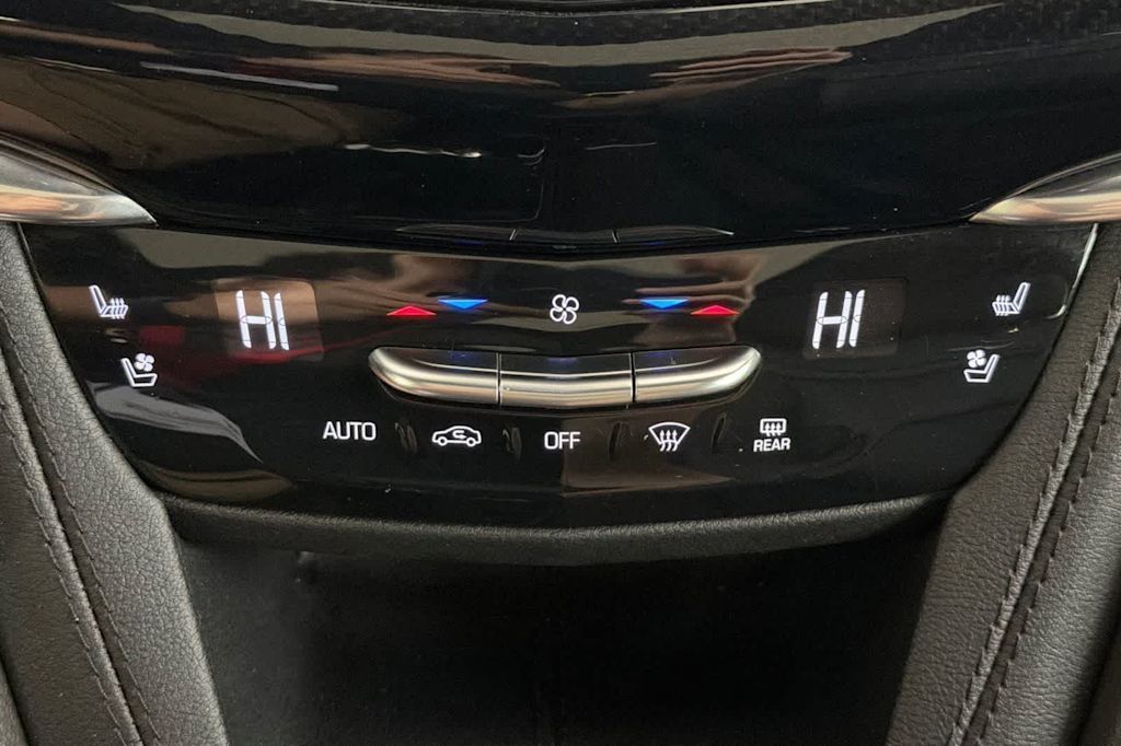 Thumbnail: 2023 Cadillac XT6 - 25