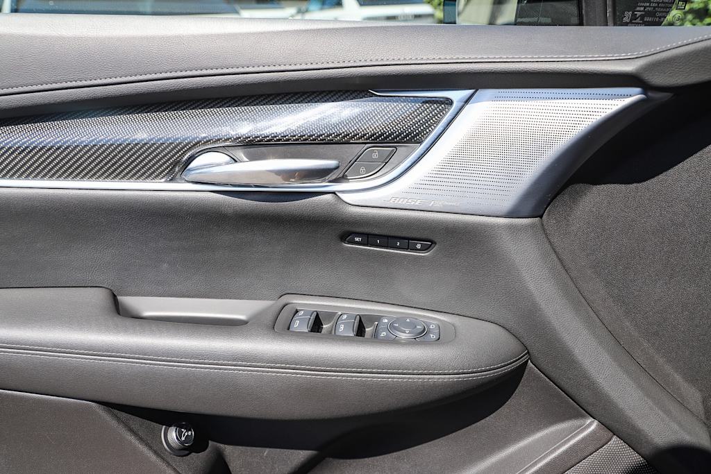 Thumbnail: 2023 Cadillac XT6 - 24
