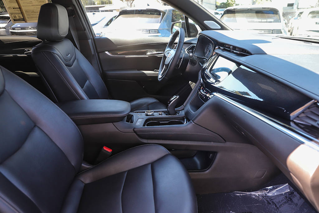 Thumbnail: 2023 Cadillac XT6 - 9