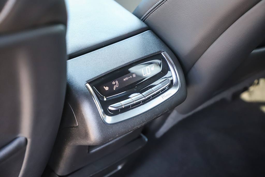 Thumbnail: 2023 Cadillac XT6 - 23