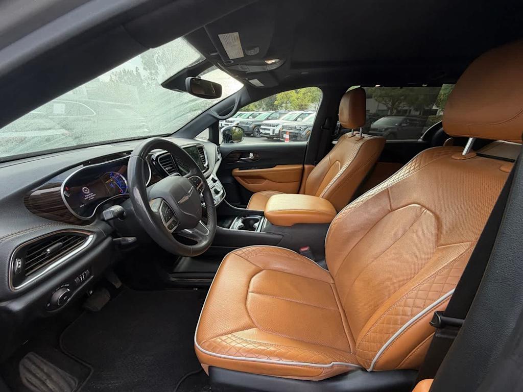 Thumbnail: 2023 Chrysler Pacifica - 4