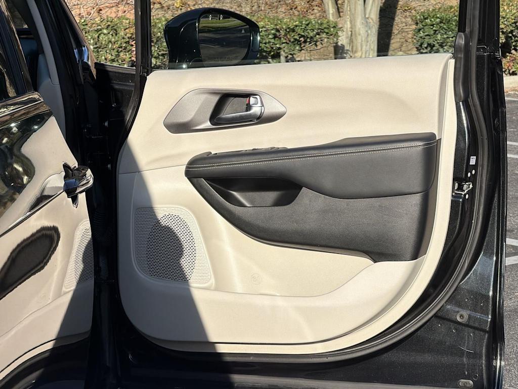 Thumbnail: 2024 Chrysler Pacifica - 38