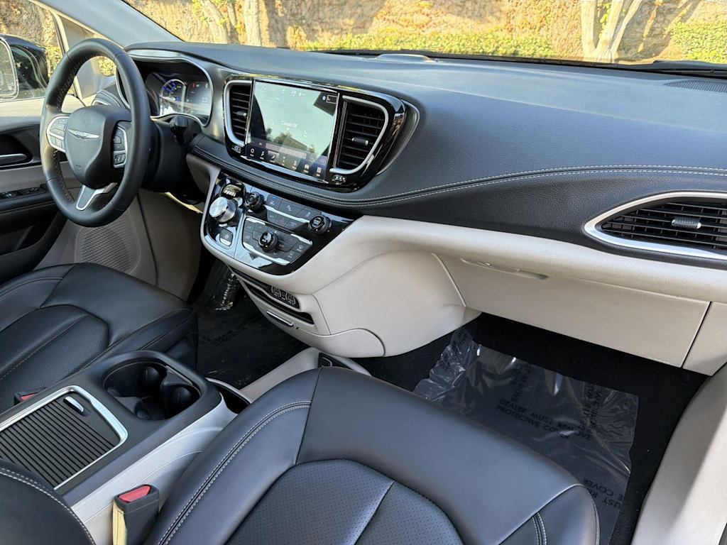 Thumbnail: 2024 Chrysler Pacifica - 13