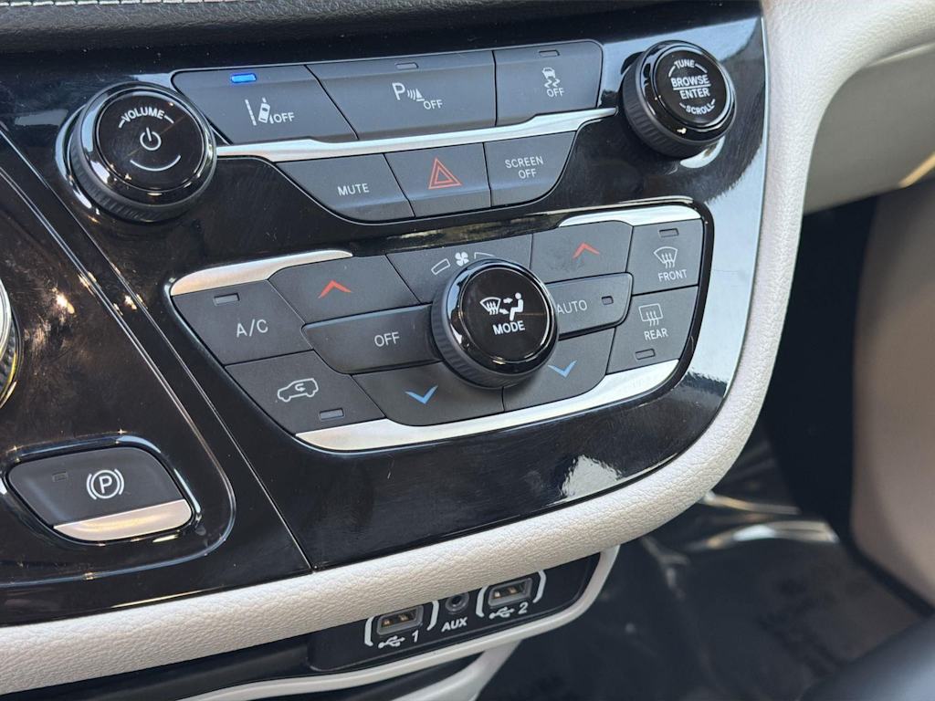 Thumbnail: 2024 Chrysler Pacifica - 24