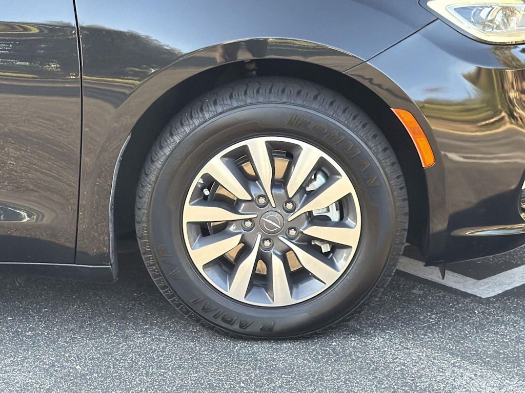 Thumbnail: 2024 Chrysler Pacifica - 8