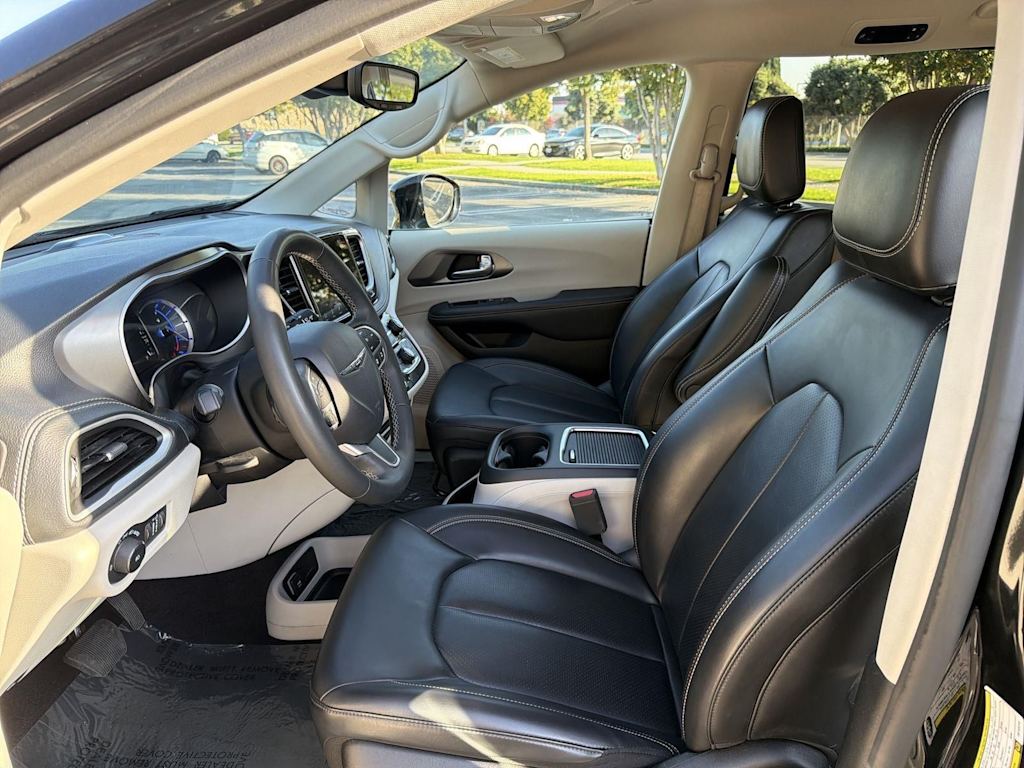 Thumbnail: 2024 Chrysler Pacifica - 10