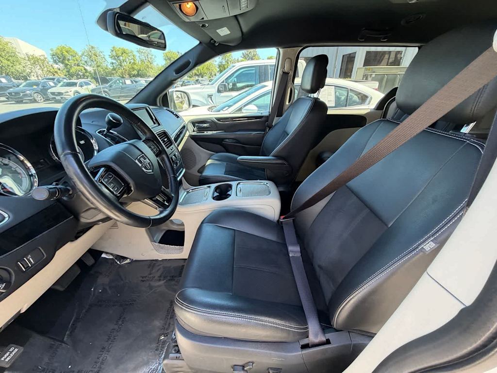 Thumbnail: 2019 Dodge Grand Caravan - 4