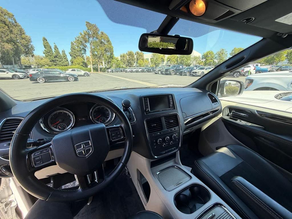 Thumbnail: 2019 Dodge Grand Caravan - 2