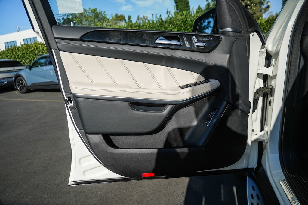 Thumbnail: 2019 Mercedes-Benz GLS - 24