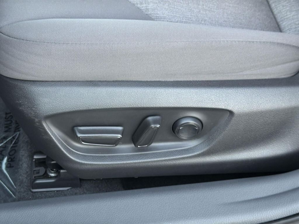 Thumbnail: 2022 Toyota Camry - 31