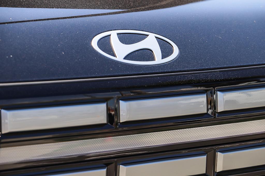 Thumbnail: 2027 Hyundai Santa Fe - 16