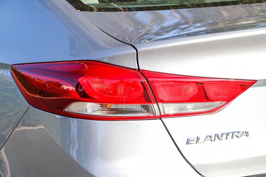 Thumbnail: 2017 Hyundai Elantra - 19