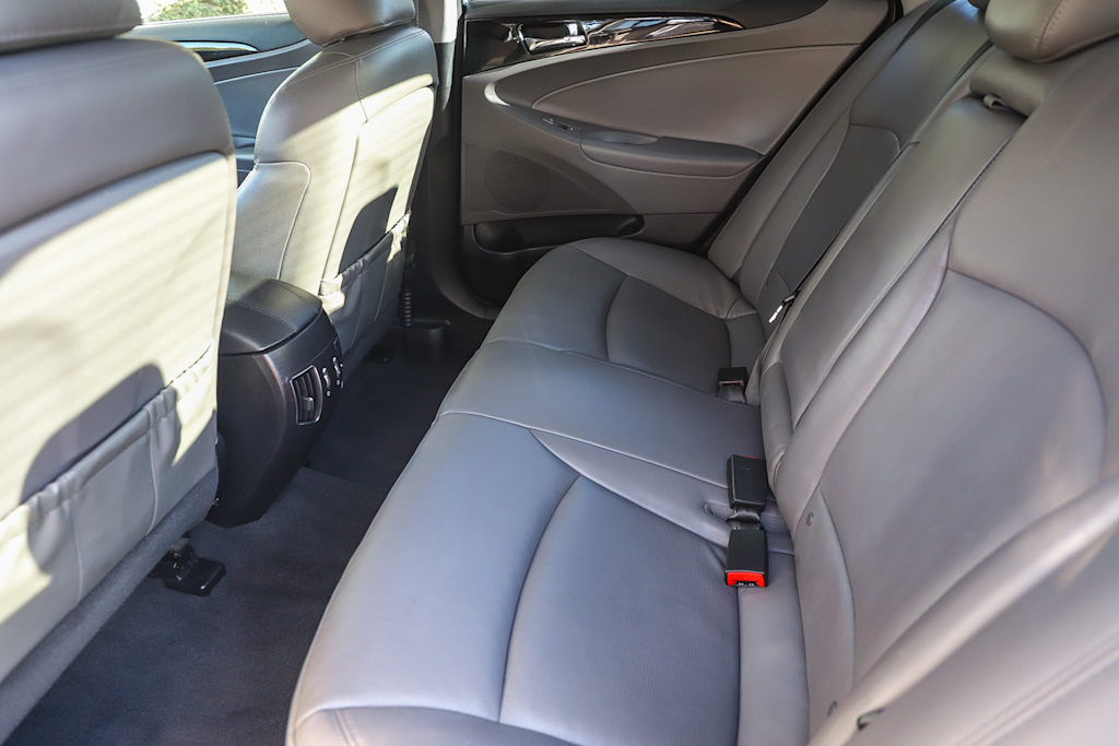 Thumbnail: 2013 Hyundai Sonata - 12