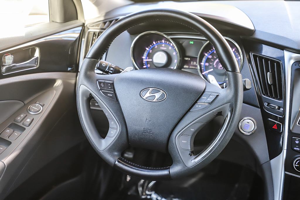 Thumbnail: 2013 Hyundai Sonata - 9