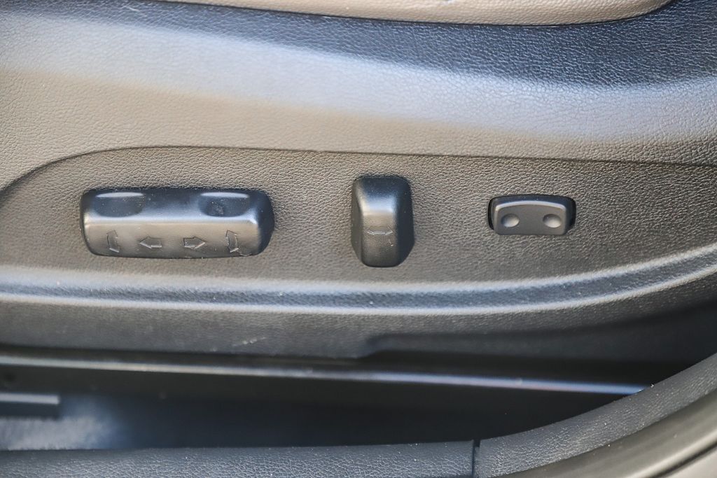 Thumbnail: 2013 Hyundai Sonata - 25