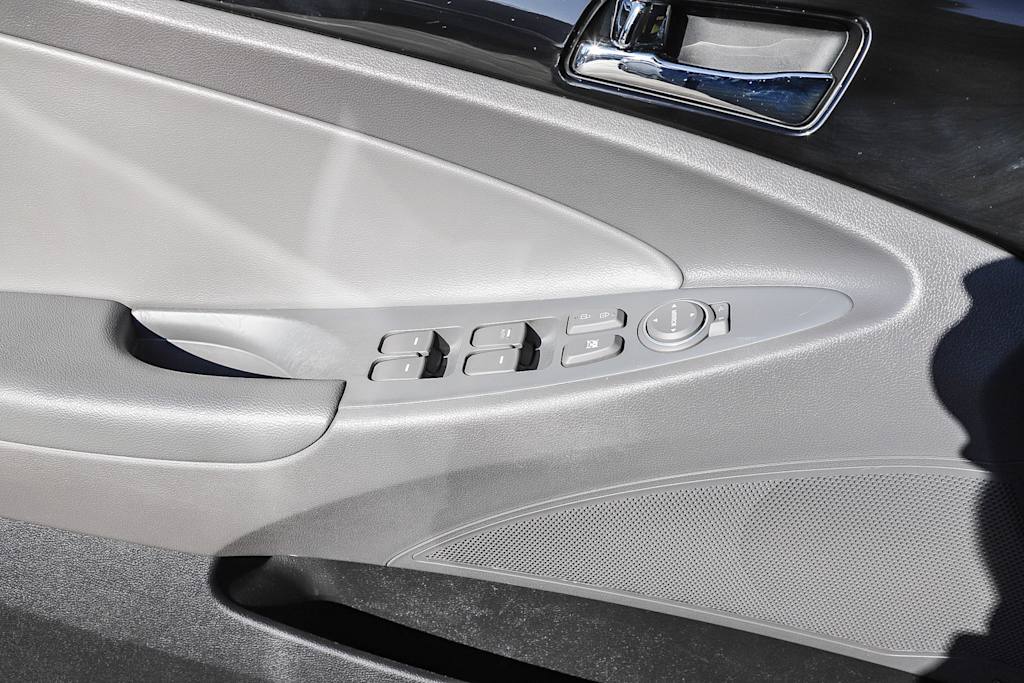 Thumbnail: 2013 Hyundai Sonata - 6