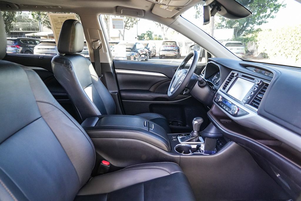 Thumbnail: 2019 Toyota Highlander - 10