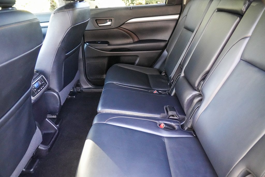 Thumbnail: 2019 Toyota Highlander - 12