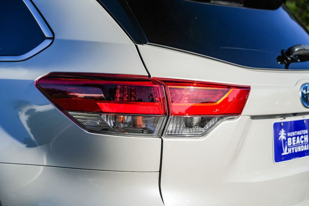 Thumbnail: 2019 Toyota Highlander - 21