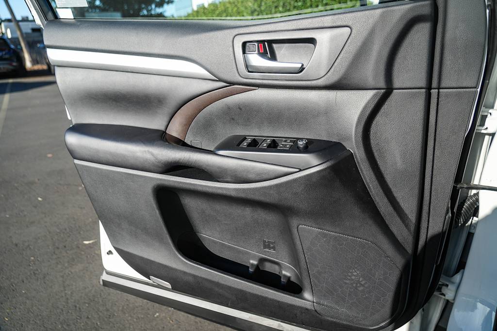 Thumbnail: 2019 Toyota Highlander - 27