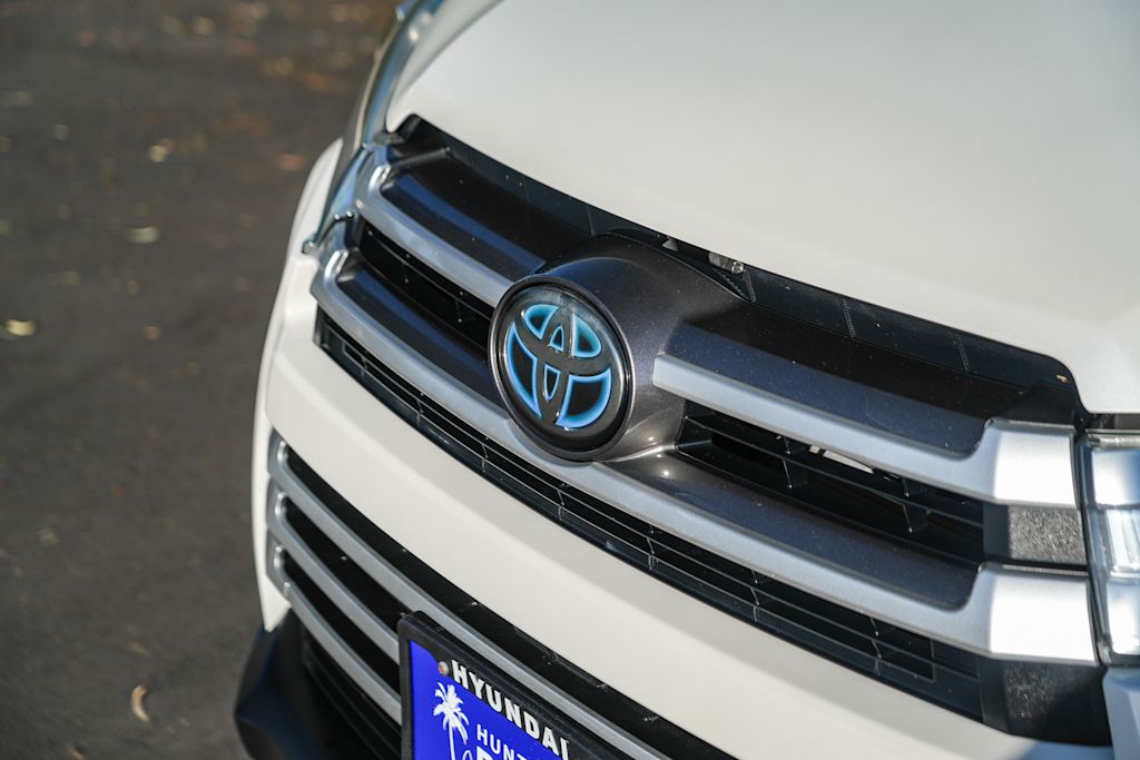 Thumbnail: 2019 Toyota Highlander - 6