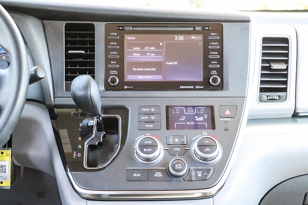 Thumbnail: 2018 Toyota Sienna - 12