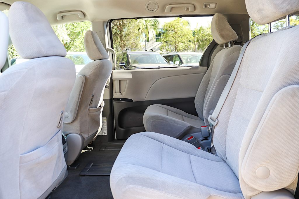 Thumbnail: 2018 Toyota Sienna - 11