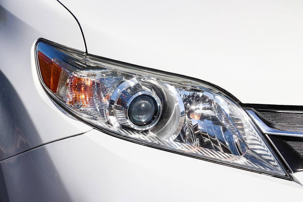Thumbnail: 2018 Toyota Sienna - 17