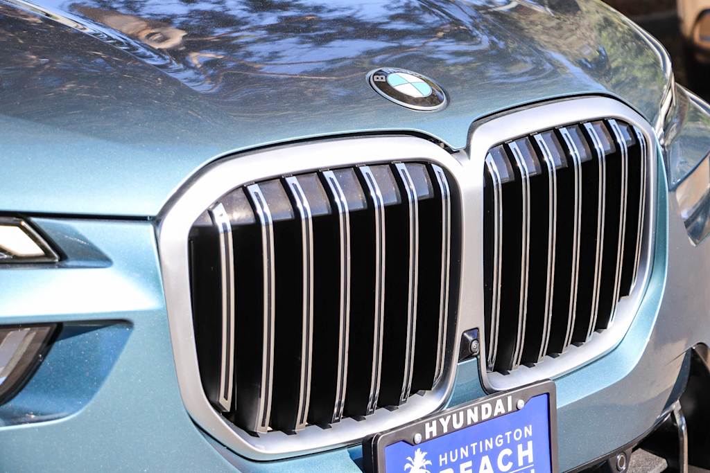 Thumbnail: 2023 BMW X7 - 6