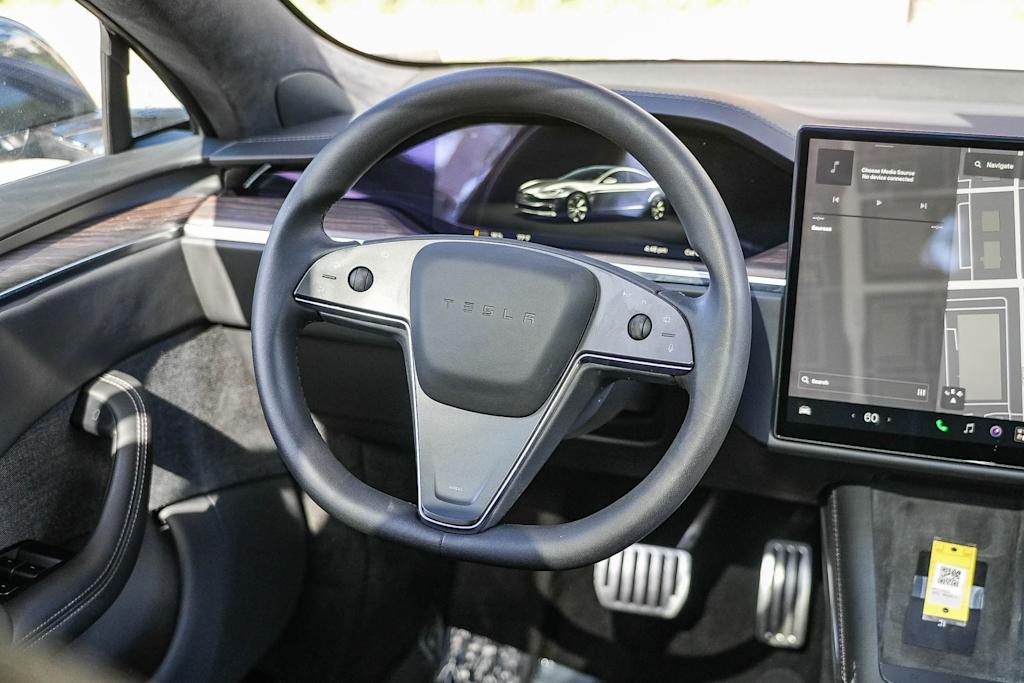 Thumbnail: 2023 Tesla Model S - 8