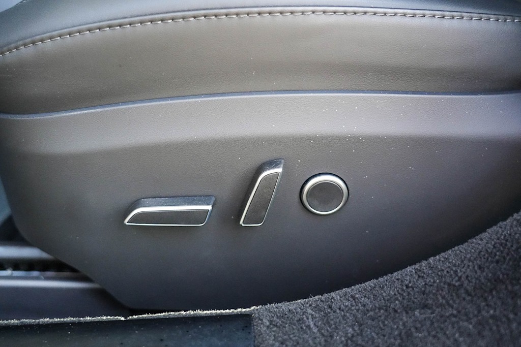 Thumbnail: 2023 Tesla Model S - 22