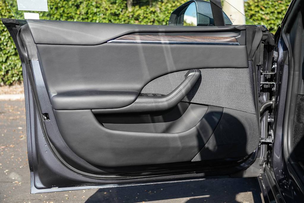 Thumbnail: 2023 Tesla Model S - 21