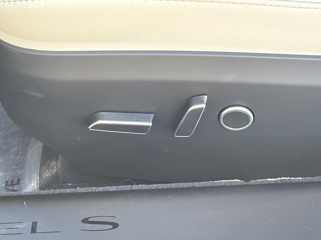 Thumbnail: 2023 Tesla Model S - 31