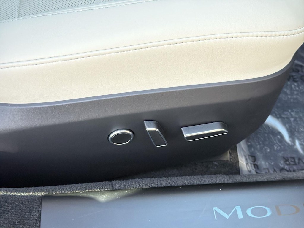 Thumbnail: 2023 Tesla Model S - 38