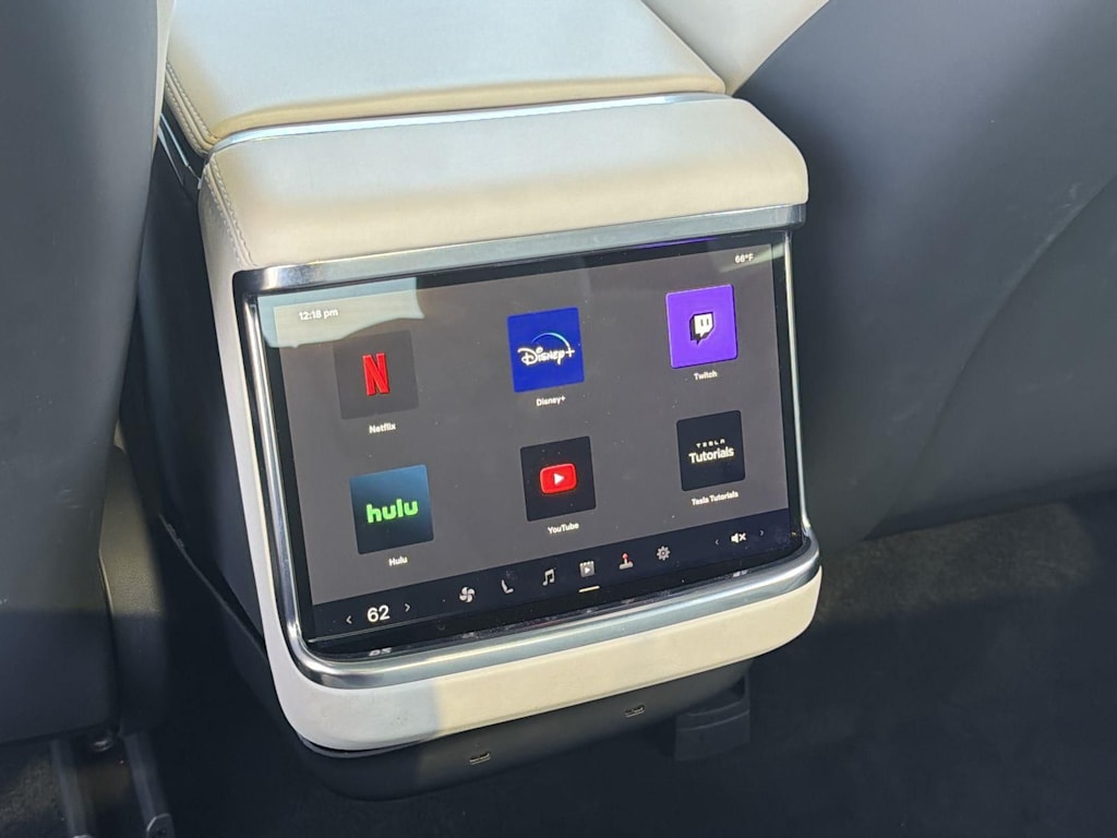 Thumbnail: 2023 Tesla Model S - 34