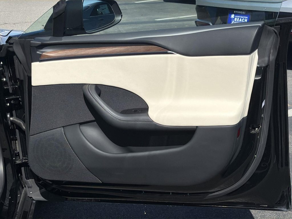 Thumbnail: 2023 Tesla Model S - 36